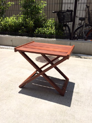 無垢材の木製トレイテーブル