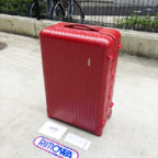 リモワのサルサレッドスーツケース
