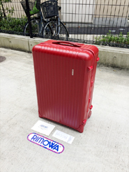 リモワのサルサレッドスーツケース